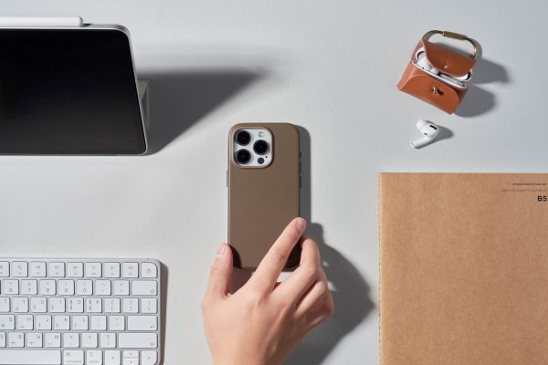 Elago iPhone 15 Pro Max Vegan Deri Magsafe Kılıf - Görsel 12